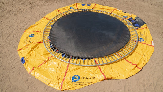 assembling-island-hopper-water-trampoline